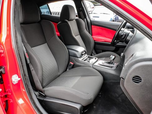 Used 2019 Dodge Charger R/T image 38