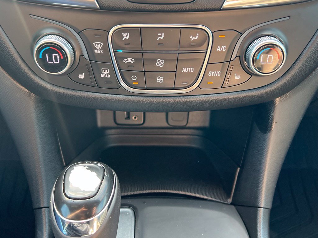 Used 2018 Chevrolet Equinox LT FWD image 29