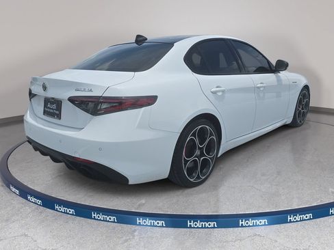 Used 2024 Alfa Romeo Giulia Veloce RWD image 8