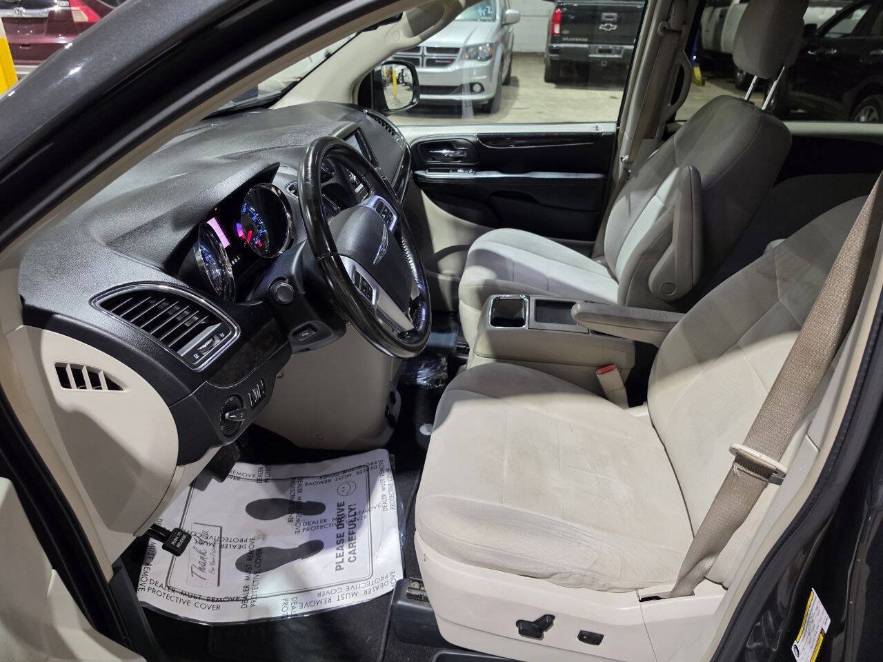 Used 2011 Chrysler Town & Country Touring FWD image 24