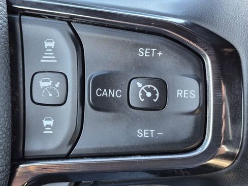 Used 2025 RAM 3500 Limited AWD/4WD image 17
