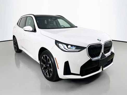 Used 2025 BMW X3 xDrive30i w/ Premium Package AWD/4WD image 3
