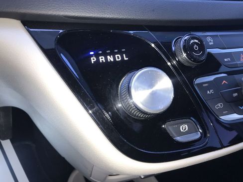 Used 2020 Chrysler Voyager Lxi image 19