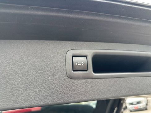 Used 2024 Toyota Highlander LE image 41