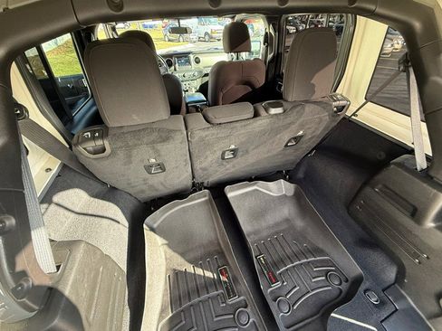 Used 2019 Jeep Wrangler Unlimited Sport S image 38