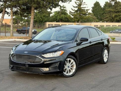 Used 2019 Ford Fusion SE FWD image 1