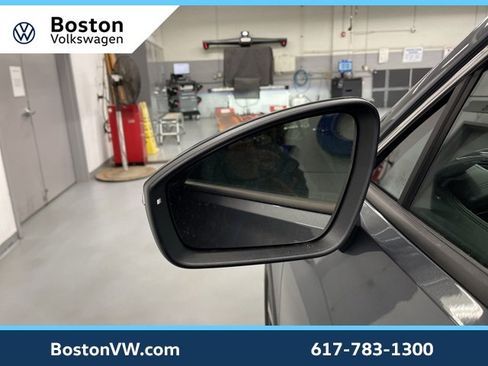 New 2025 Volkswagen Tiguan SE image 8