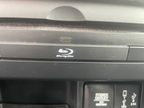 Used 2018 Honda Pilot Touring image 18