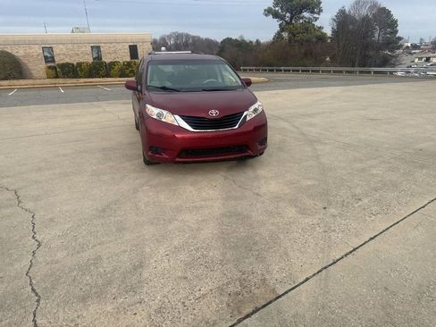 Used 2013 Toyota Sienna LE image 11