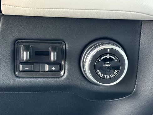 New 2026 Lincoln Navigator Premiere AWD/4WD image 35