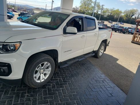 Used 2022 Chevrolet Colorado LT w/ LT Convenience Package image 3
