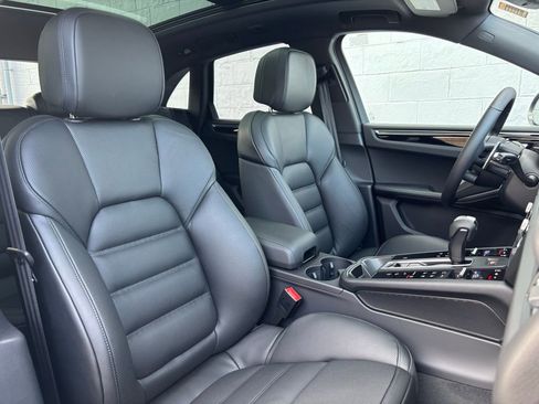 New 2026 Porsche Macan AWD/4WD image 16