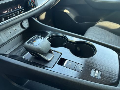 Used 2023 Nissan Rogue SV FWD image 42