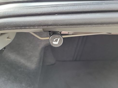 Used 2024 Nissan Altima 2.5 SV FWD image 17