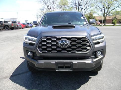 Used 2022 Toyota Tacoma TRD Sport w/ Technology Package AWD/4WD image 9