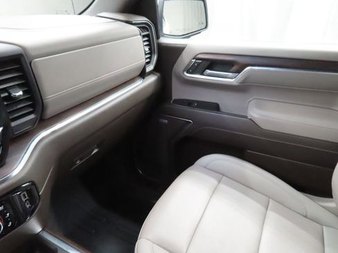 Used 2023 GMC Sierra 1500 SLT w/ SLT Convenience Package image 28