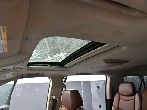 Used 2016 Cadillac Escalade ESV Premium image 31