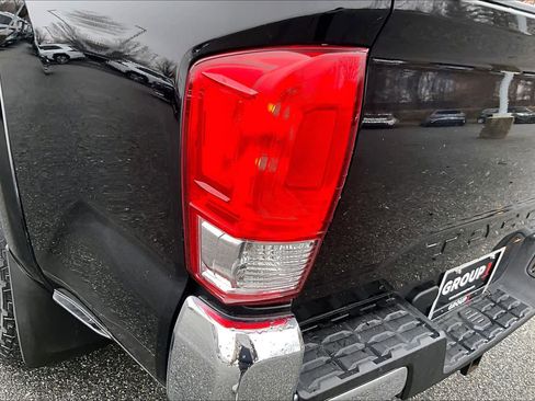Used 2017 Toyota Tacoma SR5 w/ SR5 Appearance Package (SM) image 28