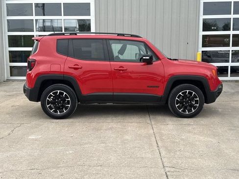 Used 2023 Jeep Renegade Latitude AWD/4WD image 2
