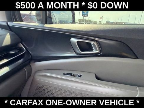 Used 2025 Kia Carnival LX FWD image 31