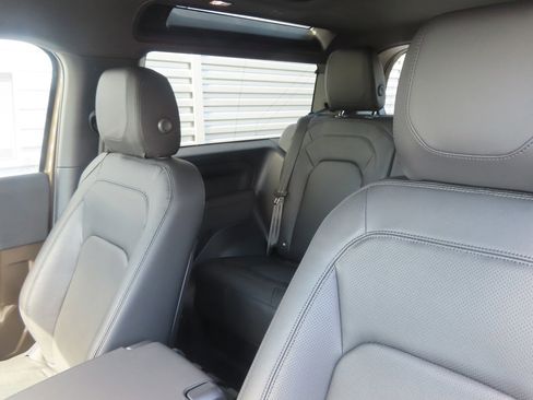 Used 2023 Land Rover Defender 90 S image 17