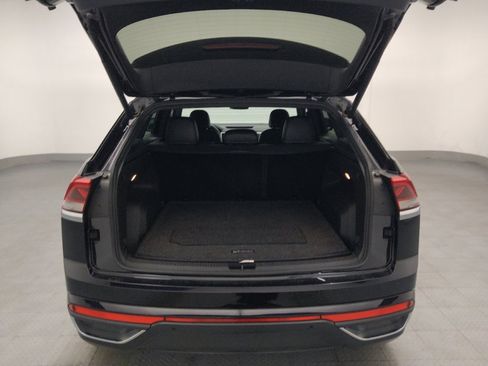 Used 2023 Volkswagen Atlas Cross Sport SE w/ Panoramic Sunroof Package FWD image 29