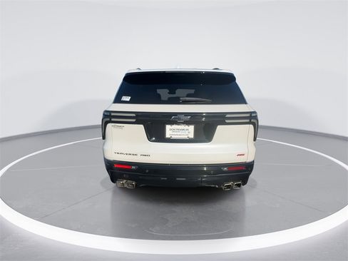 Used 2025 Chevrolet Traverse RS image 7