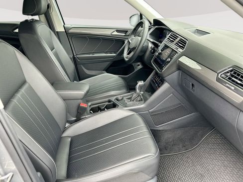 Used 2022 Volkswagen Tiguan SE AWD/4WD image 30