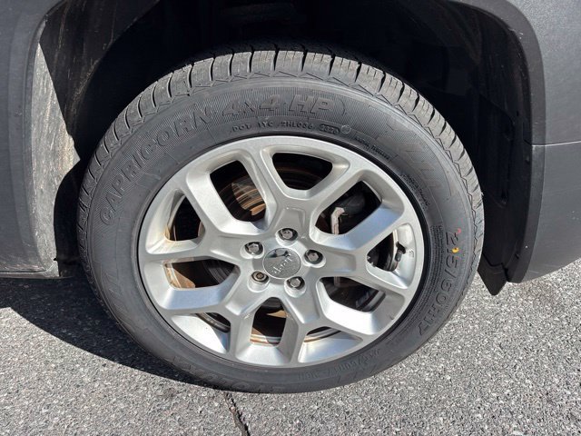 Used 2018 Jeep Renegade Latitude FWD image 21