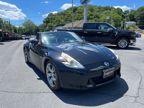 Used 2012 Nissan 370Z Touring w/ Sport Pkg RWD image 4