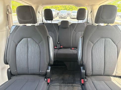 Used 2021 Chrysler Voyager LX FWD image 15