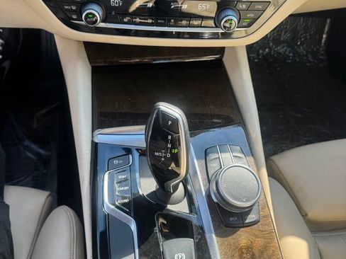 Used 2020 BMW 530i xDrive w/ Convenience Package AWD/4WD image 32