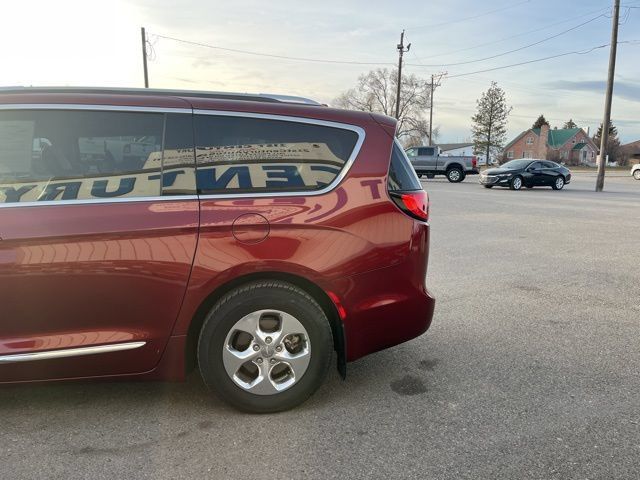 Used 2019 Chrysler Pacifica Touring-L FWD image 7