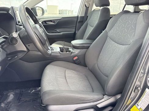 Used 2019 Toyota RAV4 XLE FWD image 11