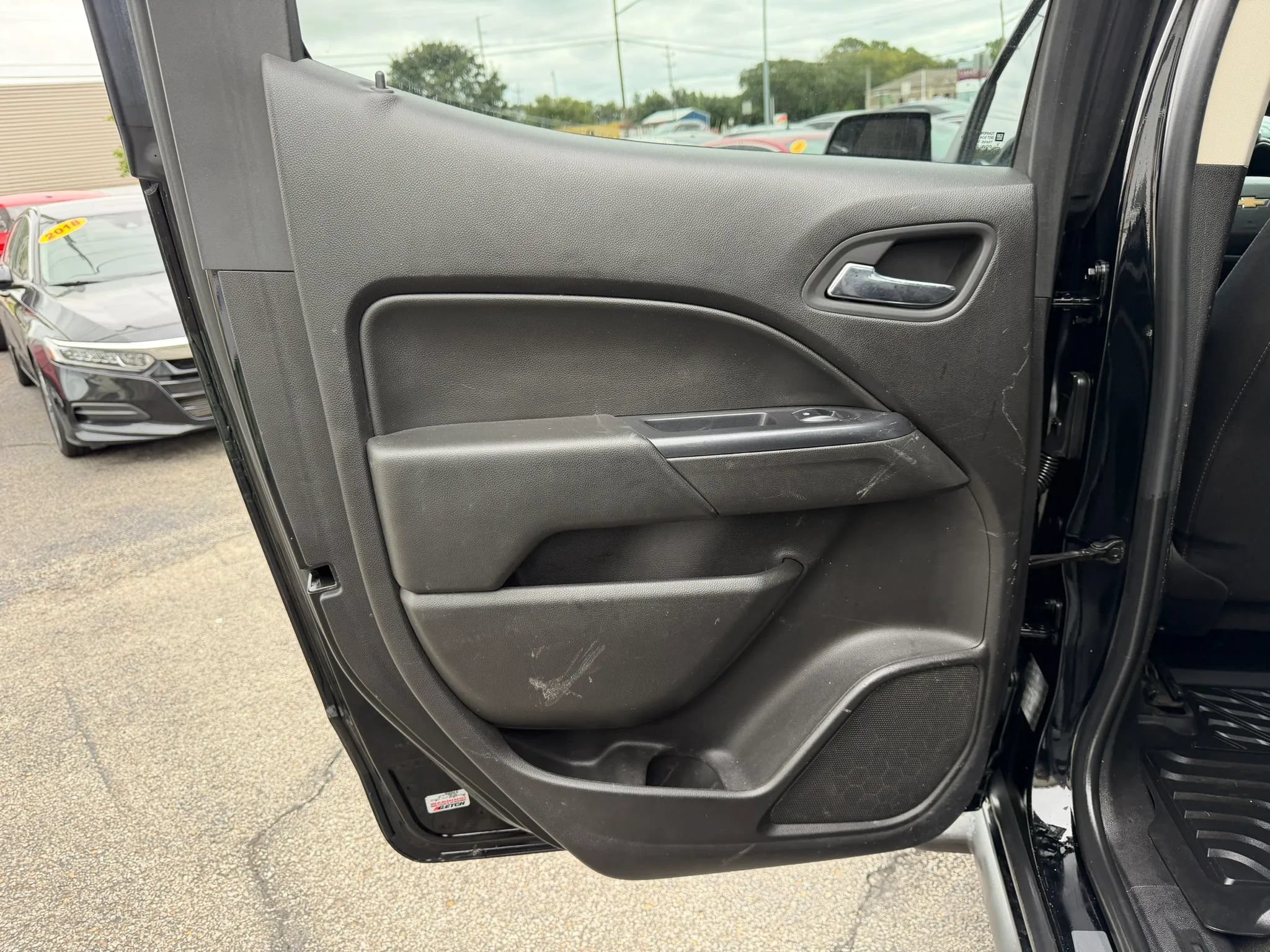 Used 2016 Chevrolet Colorado LT w/ Midnight Edition AWD/4WD image 17
