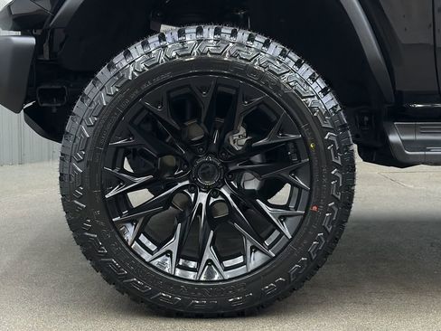 Used 2025 Ford Bronco Heritage Edition AWD/4WD image 10