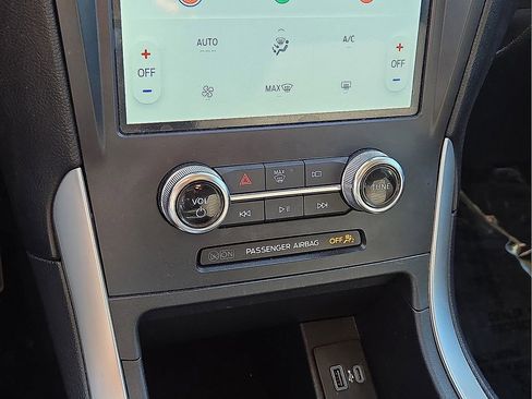 Used 2024 Ford Edge SE image 28