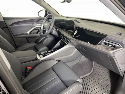 Used 2025 Audi Q5 Premium Plus w/ Premium Plus image 12