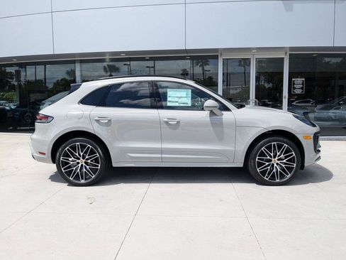 Certified 2025 Porsche Macan image 8