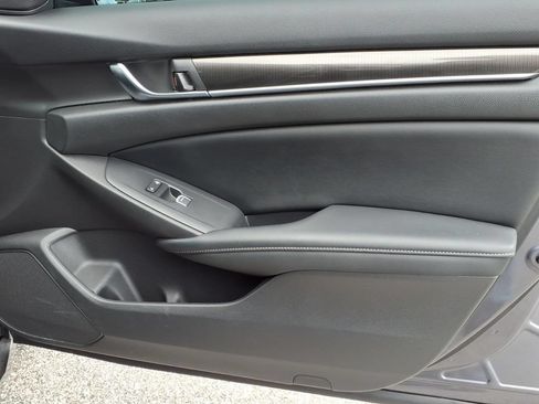 Used 2018 Honda Accord Sport image 14