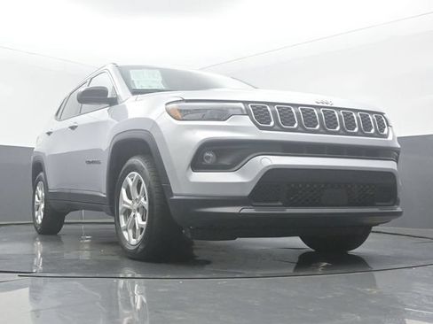 Used 2024 Jeep Compass Latitude AWD/4WD image 49