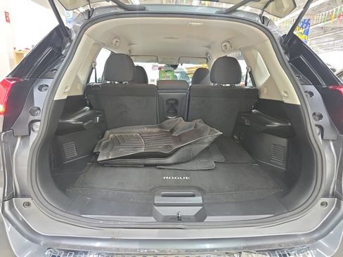 Used 2020 Nissan Rogue S image 31