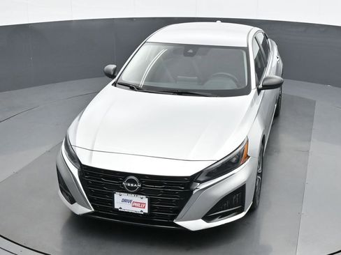 Used 2024 Nissan Altima 2.5 SV FWD image 16