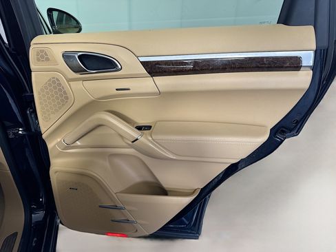 Used 2016 Porsche Cayenne image 26