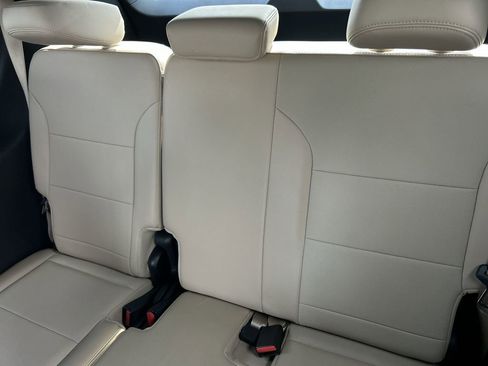 Used 2025 Buick Enclave Preferred w/ Power Package image 35