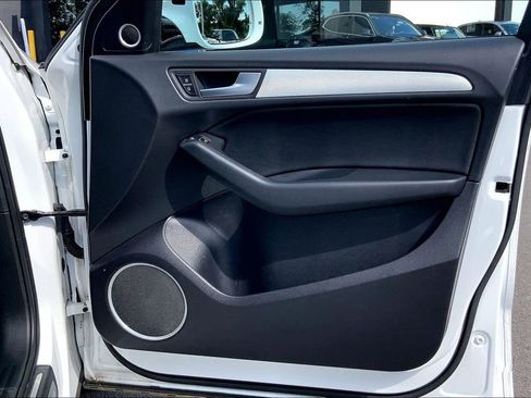 Used 2017 Audi Q5 2.0T Premium Plus w/ Technology Package image 24