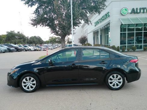 Used 2026 Toyota Corolla LE FWD image 12