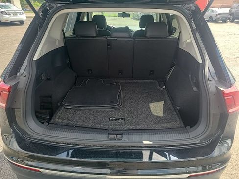 Used 2018 Volkswagen Tiguan SE w/ Panoramic Sunroof Package AWD/4WD image 11