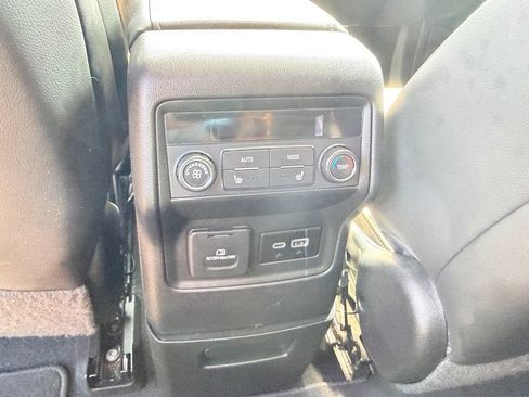 Used 2023 GMC Acadia Denali w/ Denali Technology Package AWD/4WD image 35