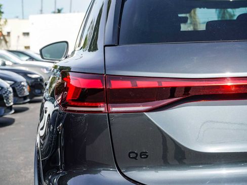 Used 2025 Audi Q6 e-tron Premium Plus image 9